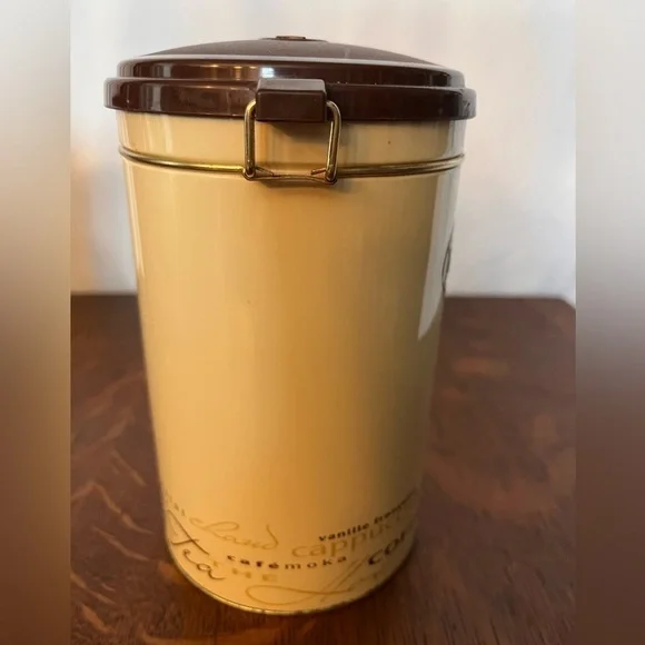 Limited Edition Tim Hortons Collector tin. #005 - Picture 3 of 7